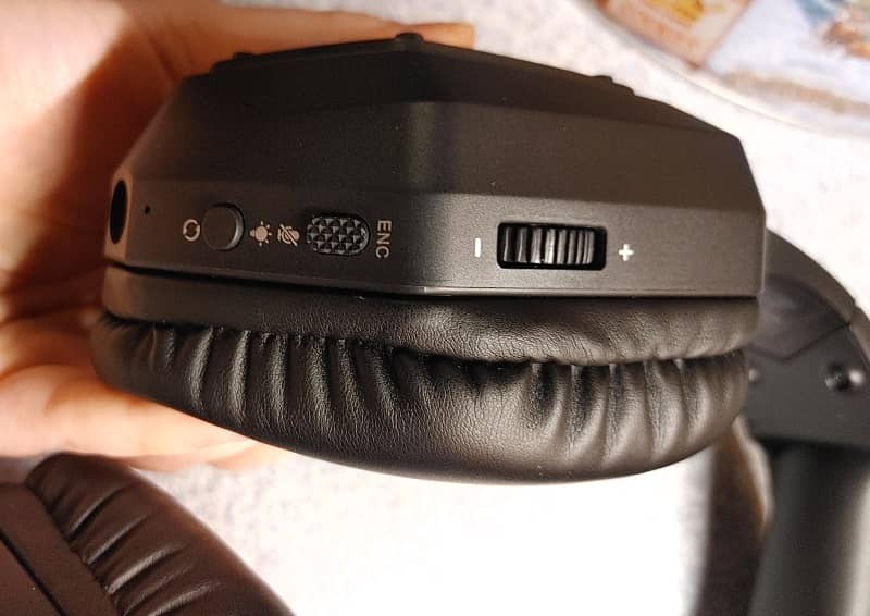 Eksa E1000 Wt True 24 Ghz Wireless Gaming Headset Review Buttons