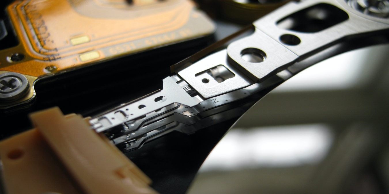 A photograph of the internal components o f a hard drive.