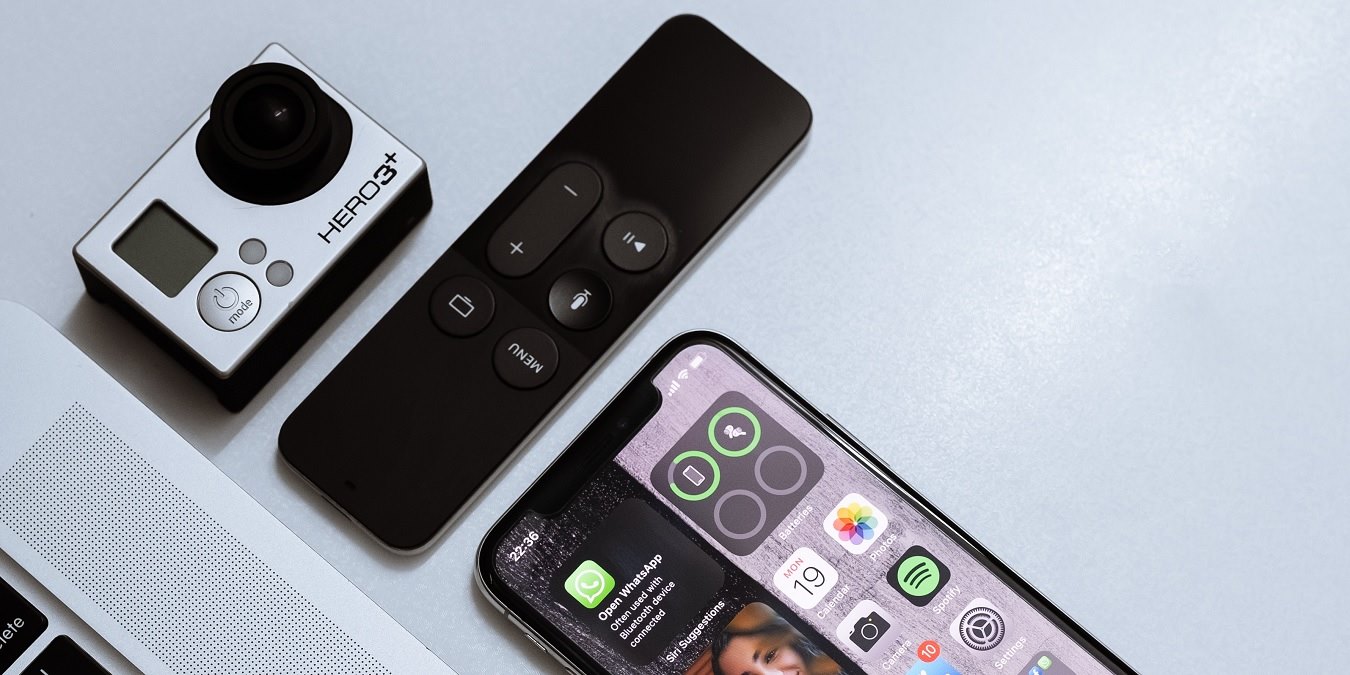 Featured image of how to use a smartphone as IR blaster remote to control devices.