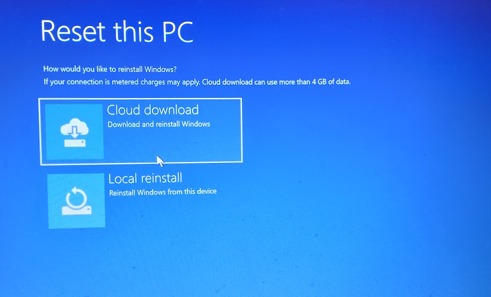 Choosing cloud download option in Windows 11 PC reset in safe mode. 
