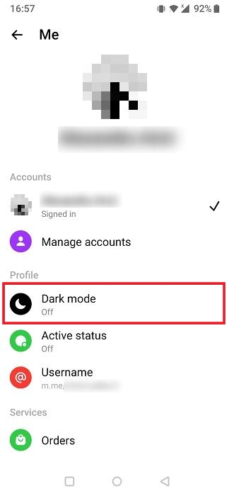 Selecting "Dark mode" option in Messenger app for Android. 