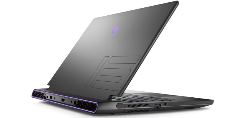 Alienware M15r7 Back