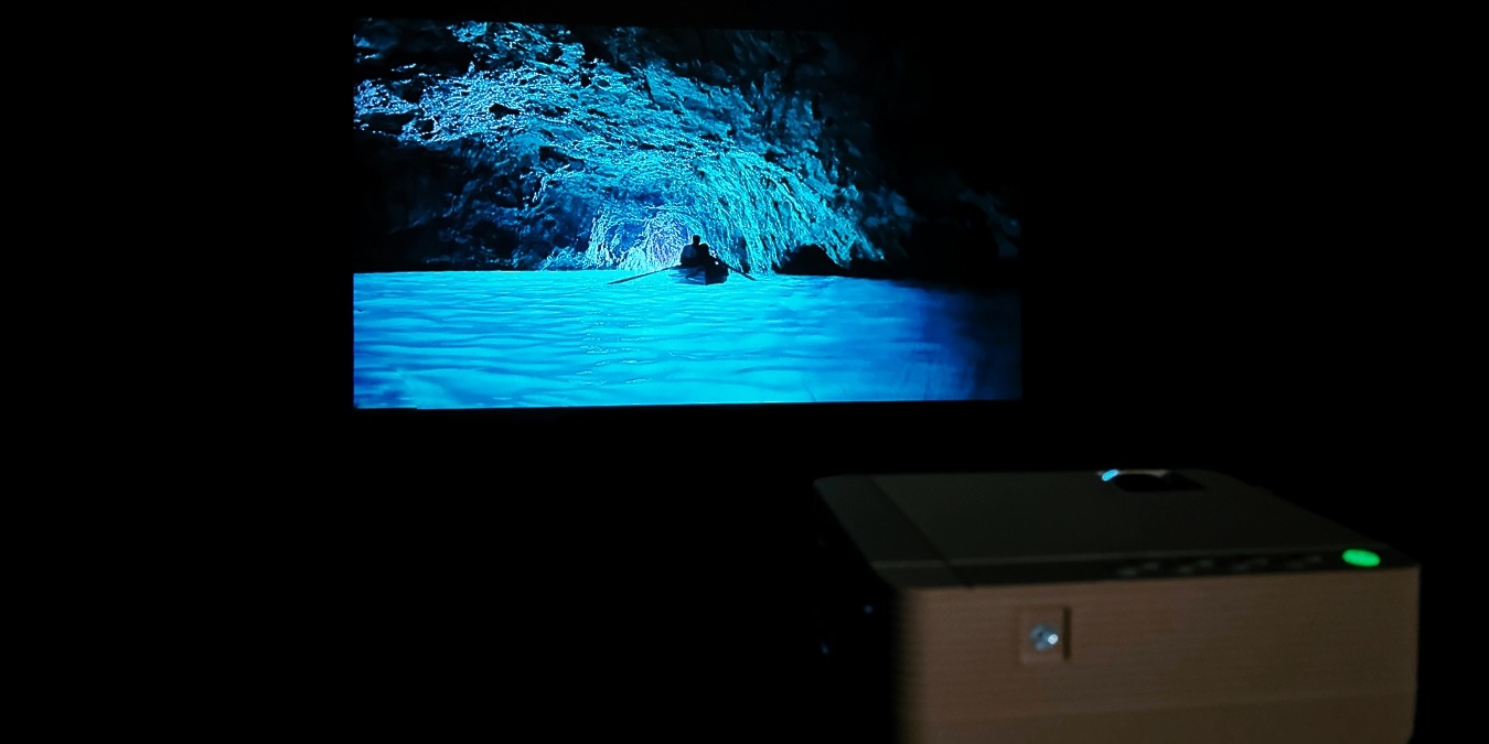 VANKYO Leisure 470 HD Mini Wifi Projector with Roku Express Review