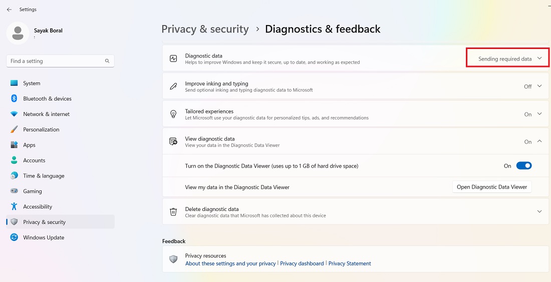 Diagnostic data sending in Windows 11 with message "Sending required data."