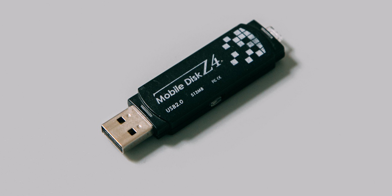 Featured Image representing USB device not recognized error in Windows.