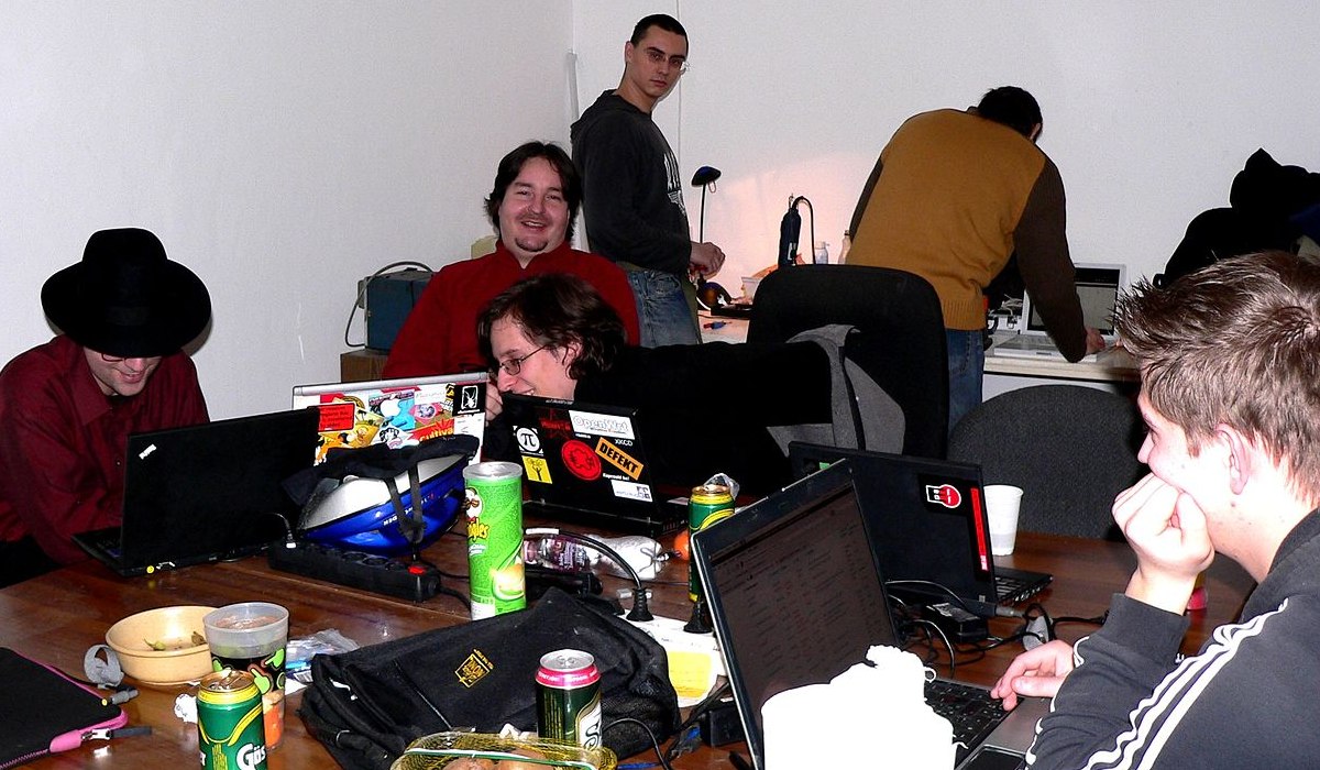 Use Old Computer Gaming Server