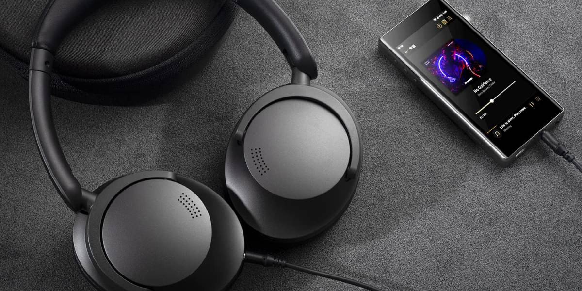 1More Noise Canceling Headphones With Smartphone