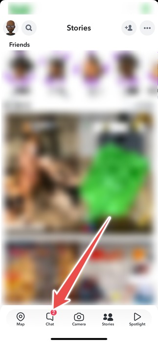 Choosing the Chat option in Snaphcat app. 