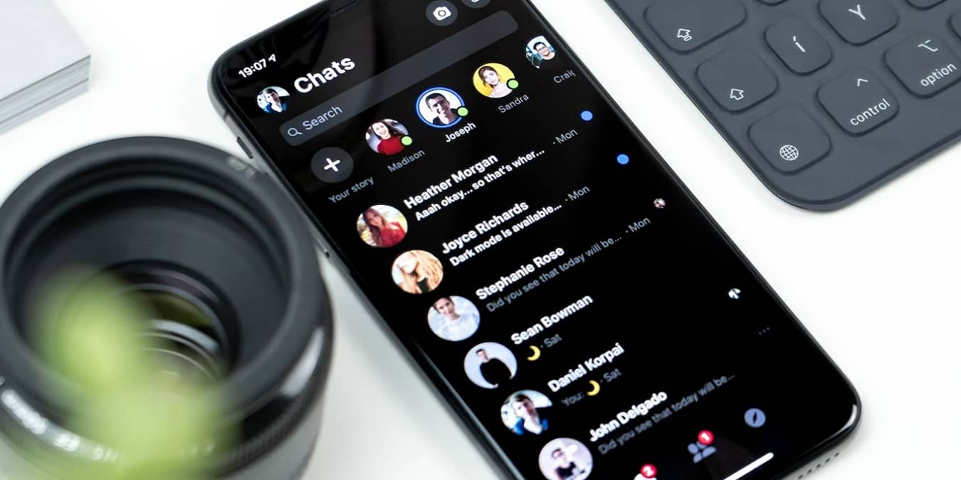 How To Download Your Facebook Chat History Featured Image