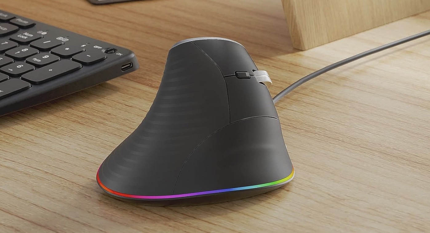 Nulea Mouse on a Desk