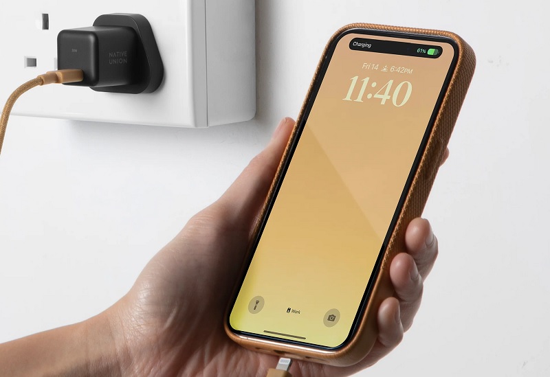 Native Union GaN fast charger in action 30W