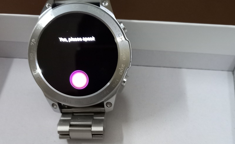Google Assistant Voice is working on Android smartwatch with status "yes, please speak."