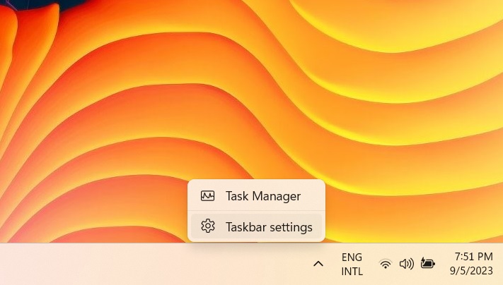 Right-clicking on Taskbar to select "Taskbar settings."