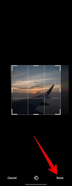 Adjusting new group profile photo in WhatsApp for Android.
