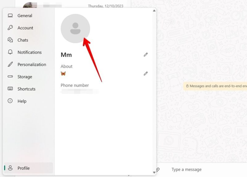 Adding new profile picture on WhatsApp desktop client.