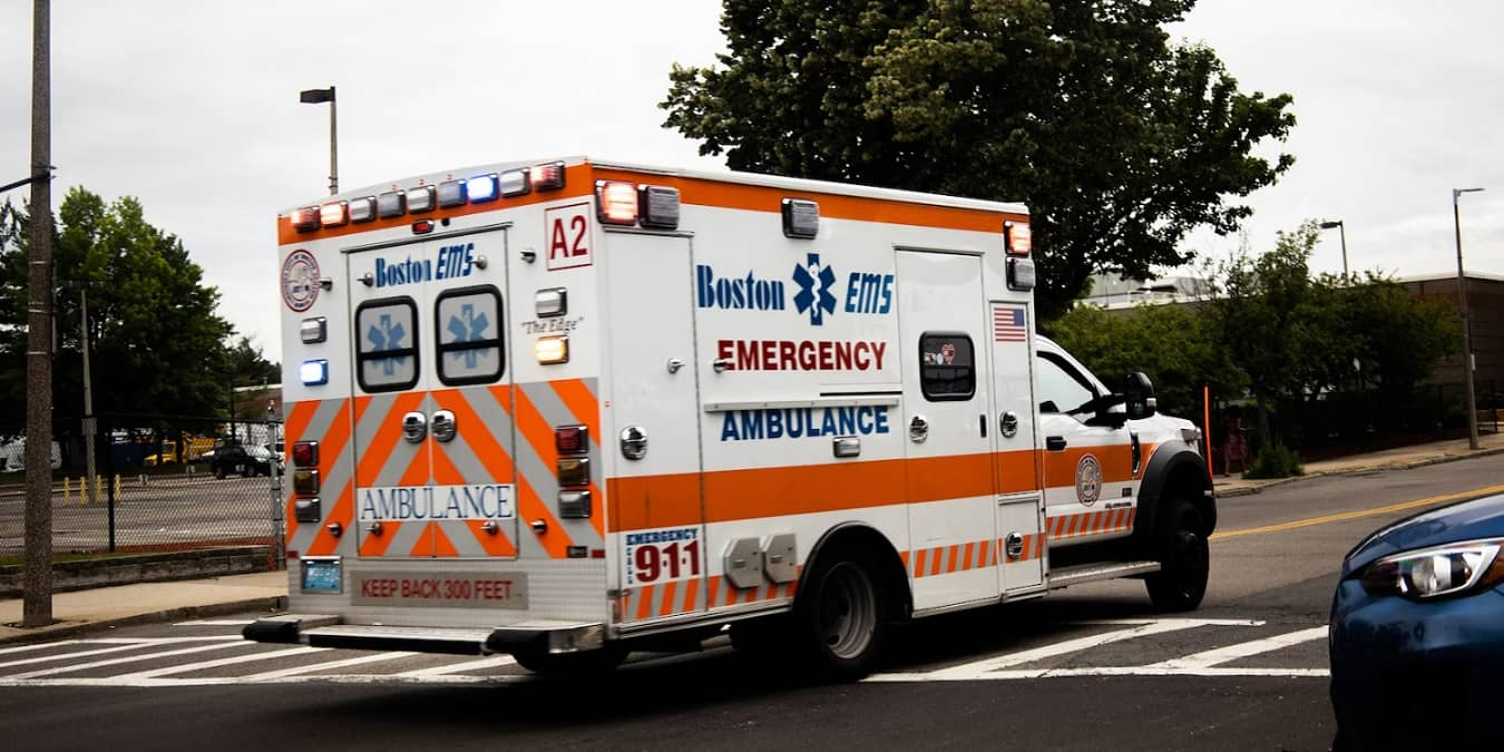 Can Alexa Siri And Others Call 911 Featured Image