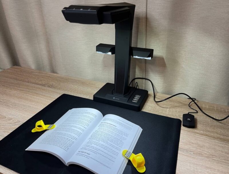 Czur Et24 Pro Scanner In Action