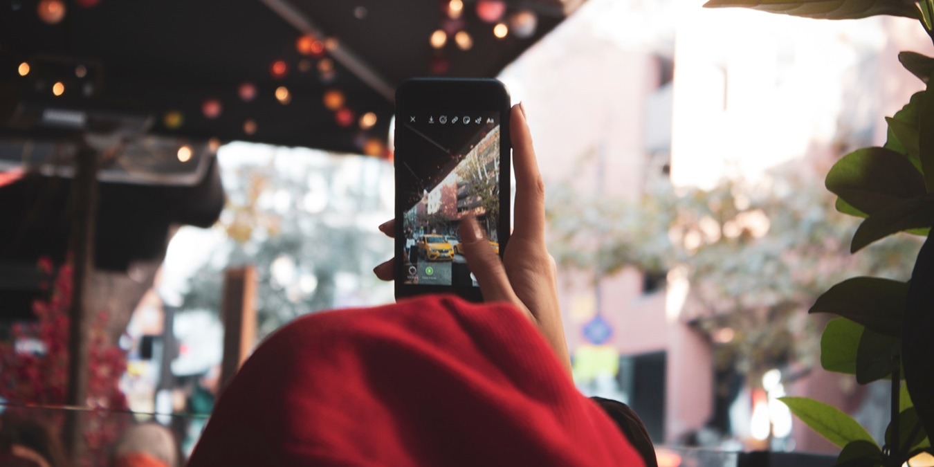 How to Change the Background Color on Your Instagram Story