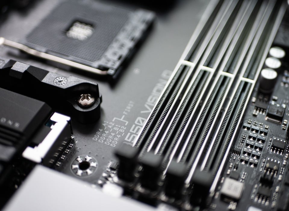 E-ATX vs. ATX vs. mATX vs. mini-ITX: Motherboard Sizes Explained - Make ...