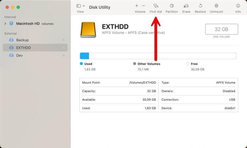 Disk Utility Arrow Pointing At The First Aid Button