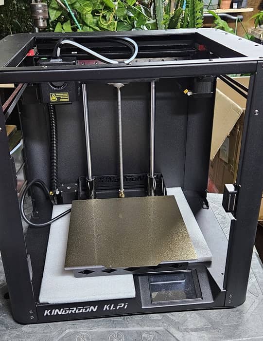 Inside of the Kingroon KLP1 machine.