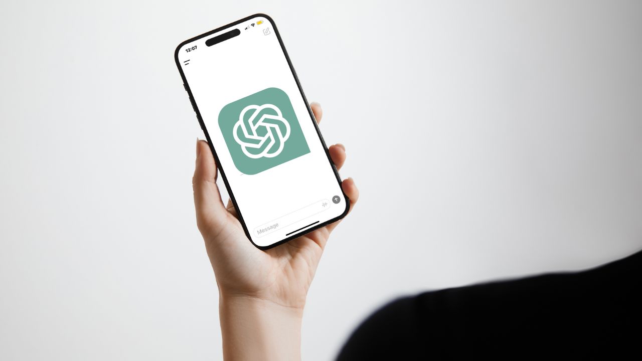 Using ChatGPT Mobile App on iPhone With Hands