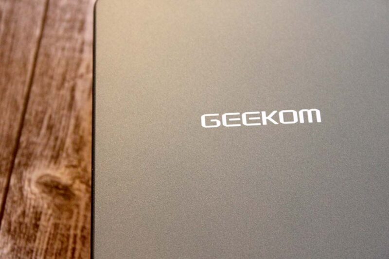 Geekom It12 Minipc Top Logo