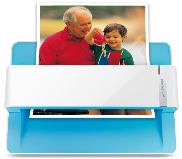 Plustek Photo Scanner scanning a photo