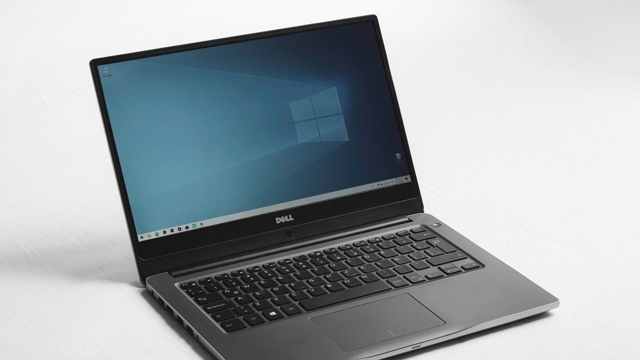 Which Is Better: Shutting Off Your PC or Putting It to Sleep?