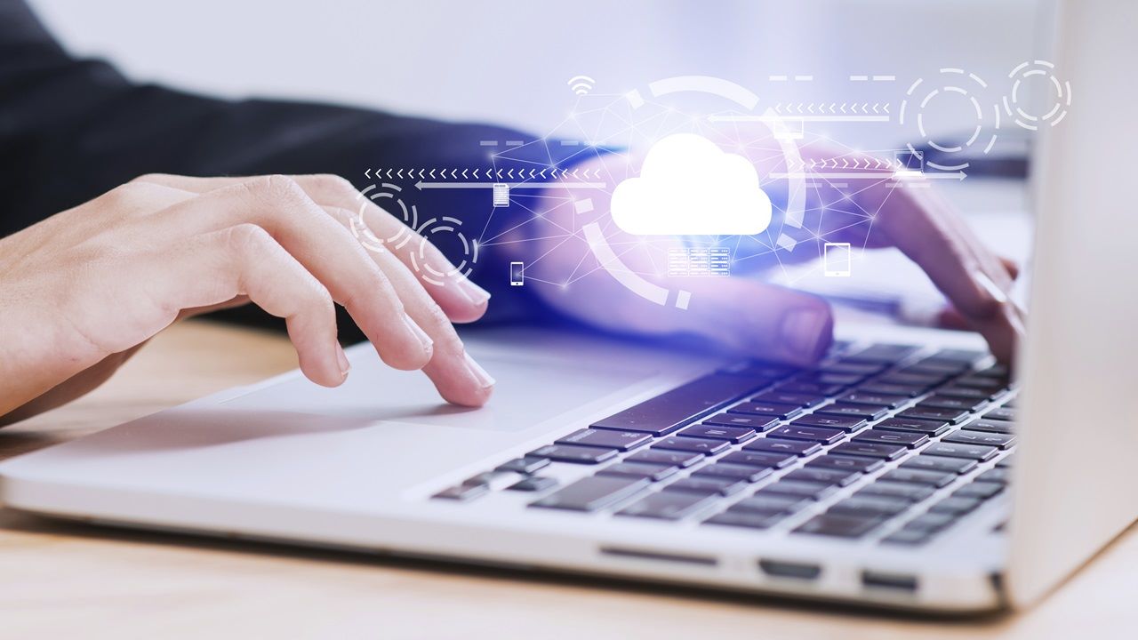 Featured image depicting OneDrive being turned off on a Windows device. Image courtesy Freepik.