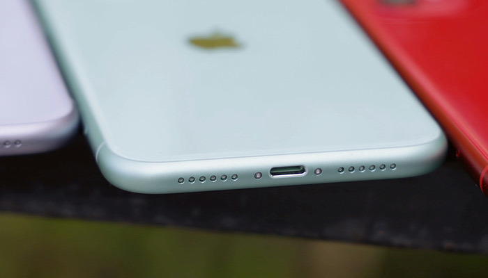 Lighthing Port On Iphone