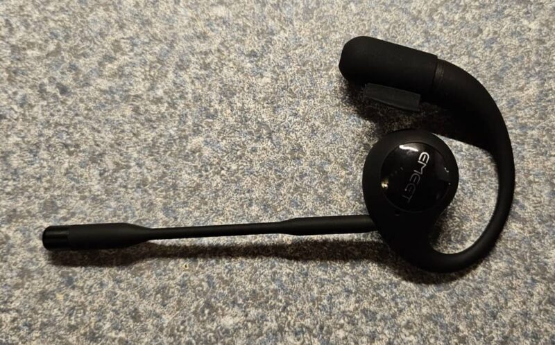 EMEET earbud with mic attached