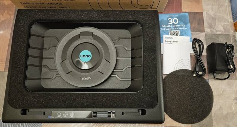 Everything in the laptop cooling pad box.