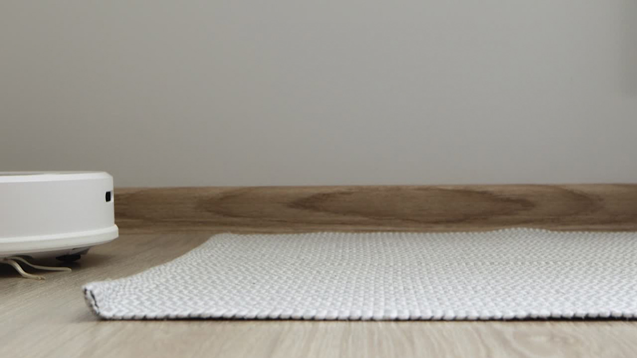 Robot Vacuum Deals Featured Image