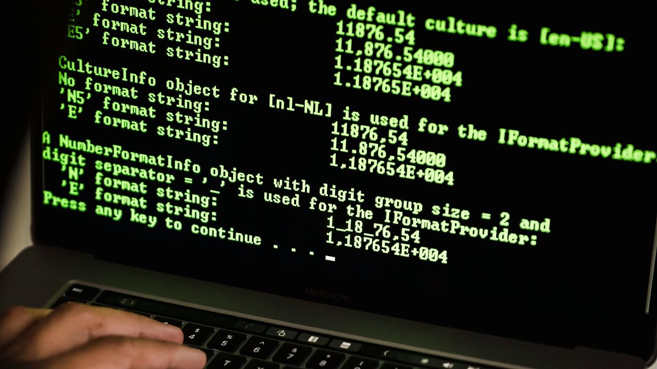 Find and open files using Command Prompt - Featured Image - Source: Pexels.