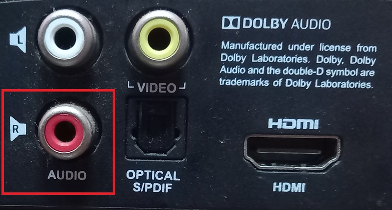 3.5 mm audio port jack on the body of an older, non-Bluetooth speaker.