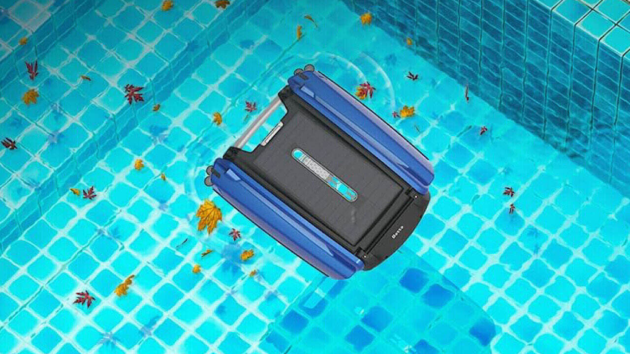 Betta Se Solar Powered Pool Skimmer Cleaner Featured