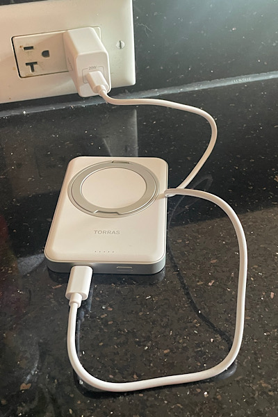 Torras Ostand Power Bank Charging Up