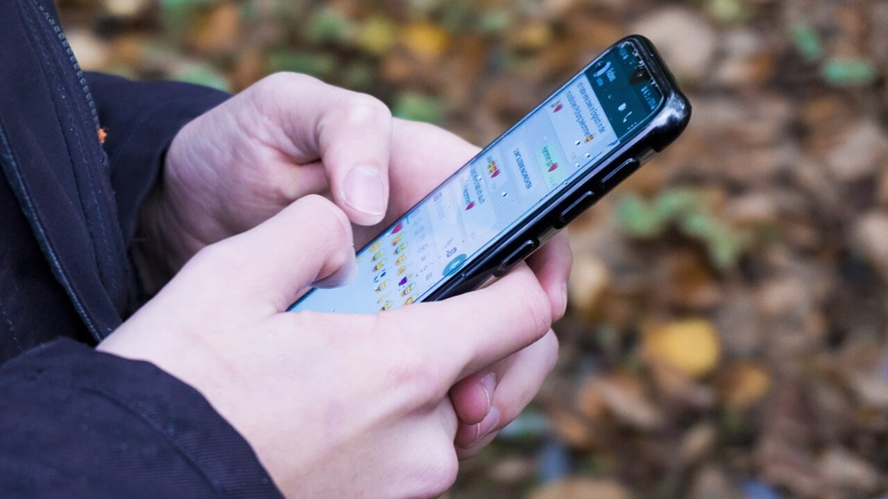 4 Ways to Find Someone on WhatsApp