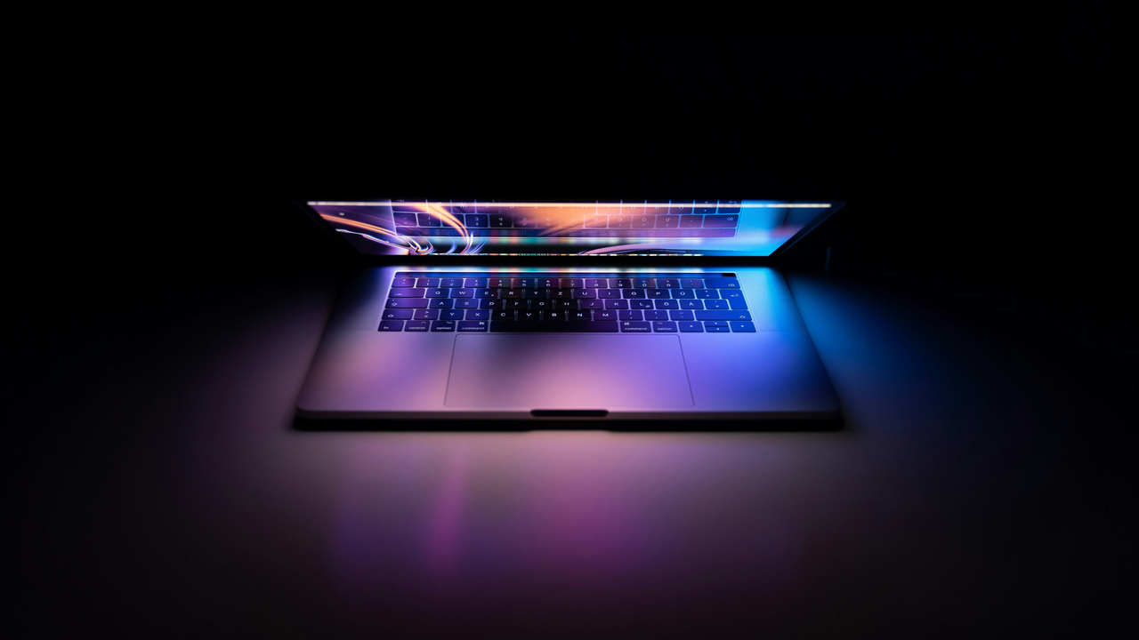 How to Keep Windows Running When Laptop Lid Is Closed