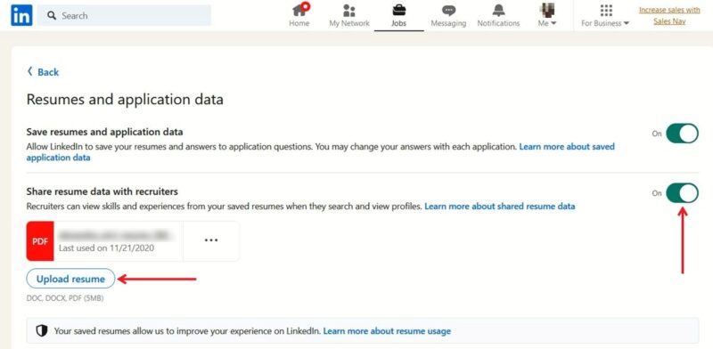 Clicking on "Update resume" button in LinkedIn on PC.