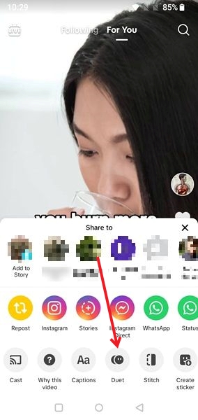 Opting for Duet option in TikTok app. 