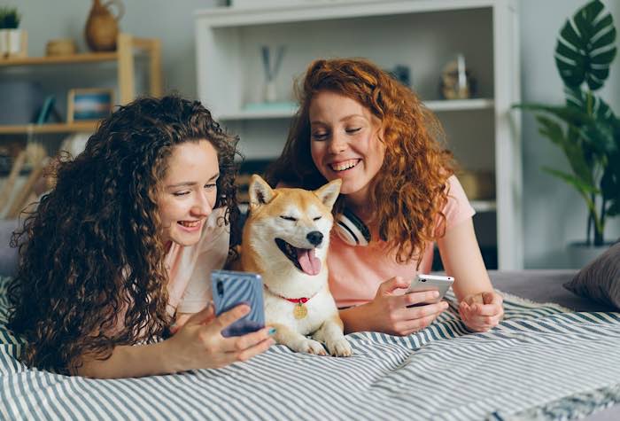 Chidren Smartphone Guidance Two Girls On Phones