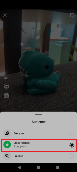 Selecting "Close Friends" option for Live in Instagram mobile app.