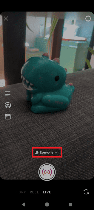 Tapping on Everyone option in Instagram Live in mobile app.