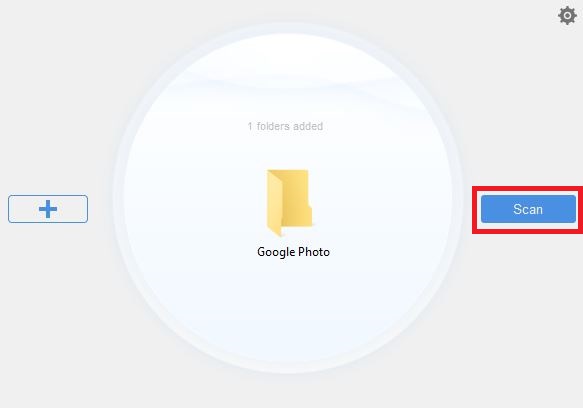 This image shows the step of clicking on Scan button in Cisdem Duplicate Finder Tool after you drag the Google Photo Backup Folder to the account.