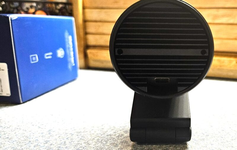 EMEET SmartCam S800 heatsink and USB port.