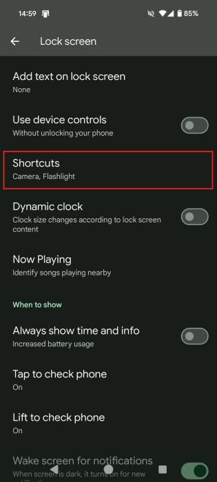 Tapping on Shortcuts option in Android Lockscreen settings.