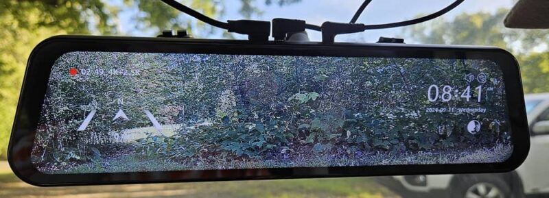 Wolfbox G900 during the day.