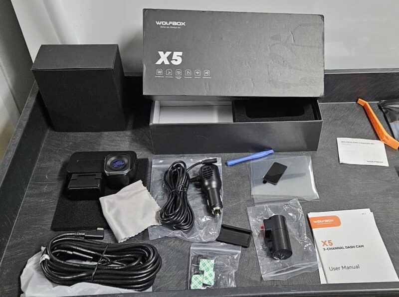 Everything included with the WolfBox X5.